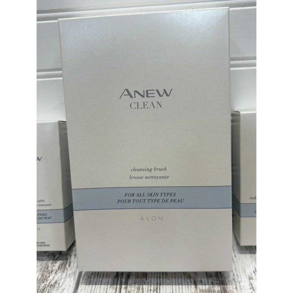 Avon ANEW Clean Cleansing Brush For All Skin Types Plus 4 Brush Refills NEW